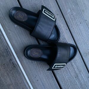 Previously worn Black Louis Vuitton slides size 38